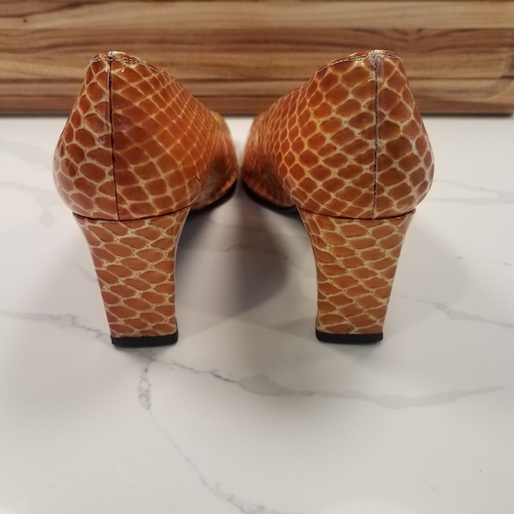 Vintage Stuart Weitzman Yellow Leather Heels Size 10 - Picture 3 of 13